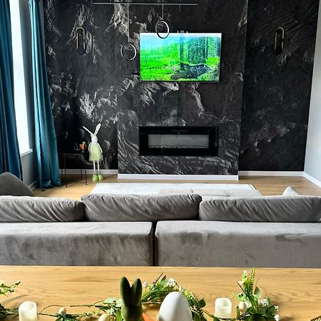 Lv Luxury Apart - One Minute Away From Train Station Predeal Esterno foto