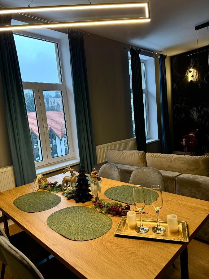 Lv Luxury Apart - One Minute Away From Train Station Predeal Esterno foto