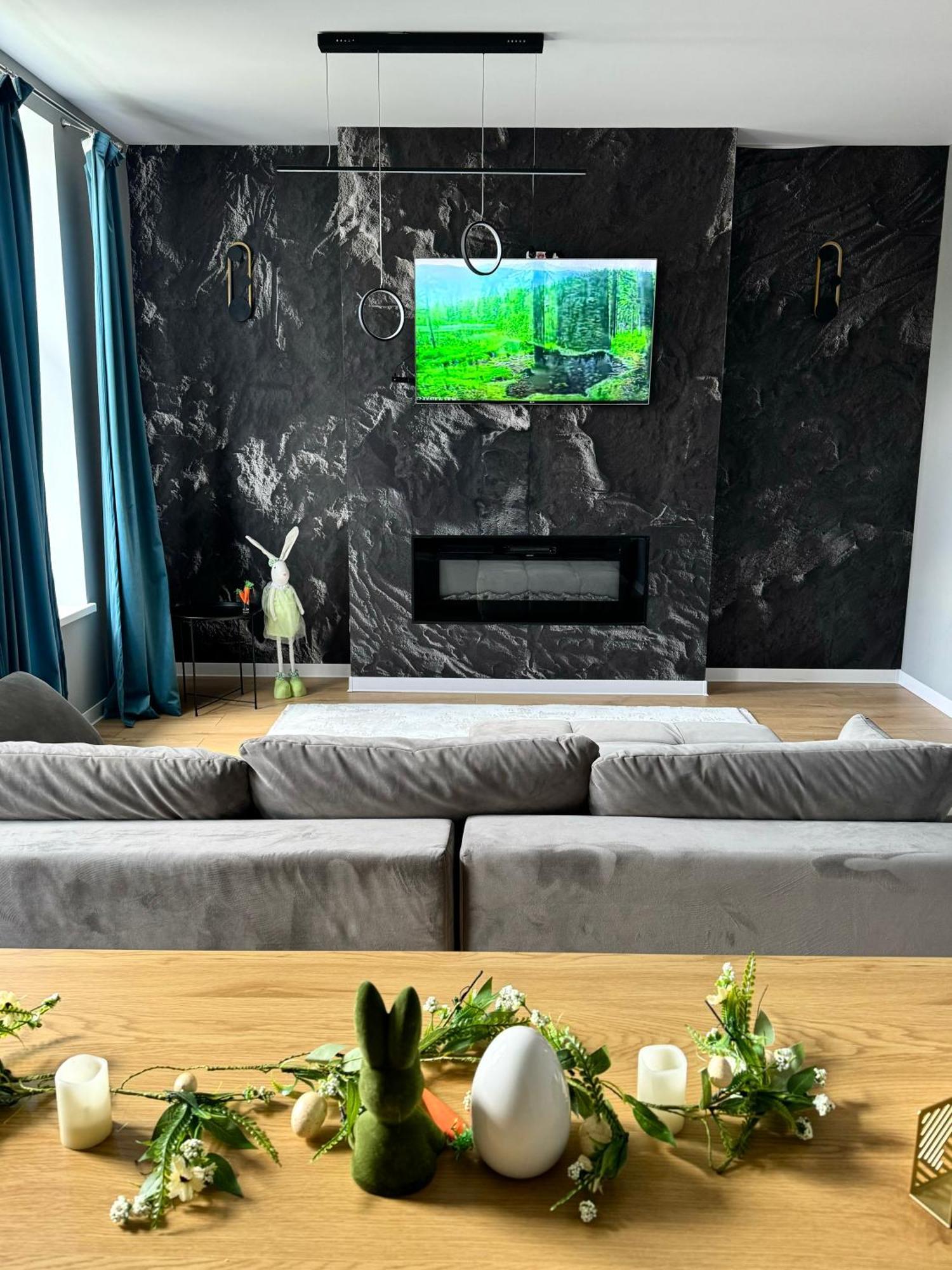 Lv Luxury Apart - One Minute Away From Train Station Predeal Esterno foto